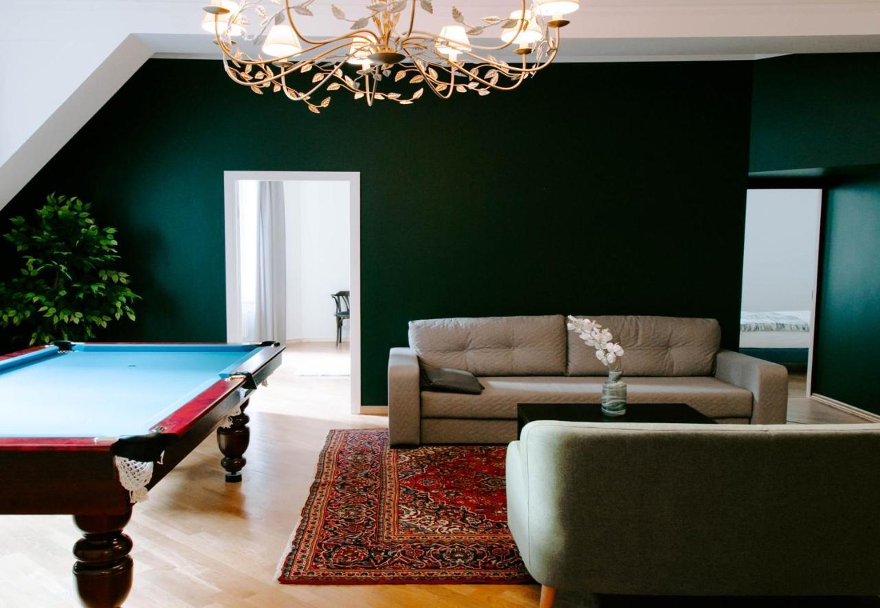 Apartment Greystone & *